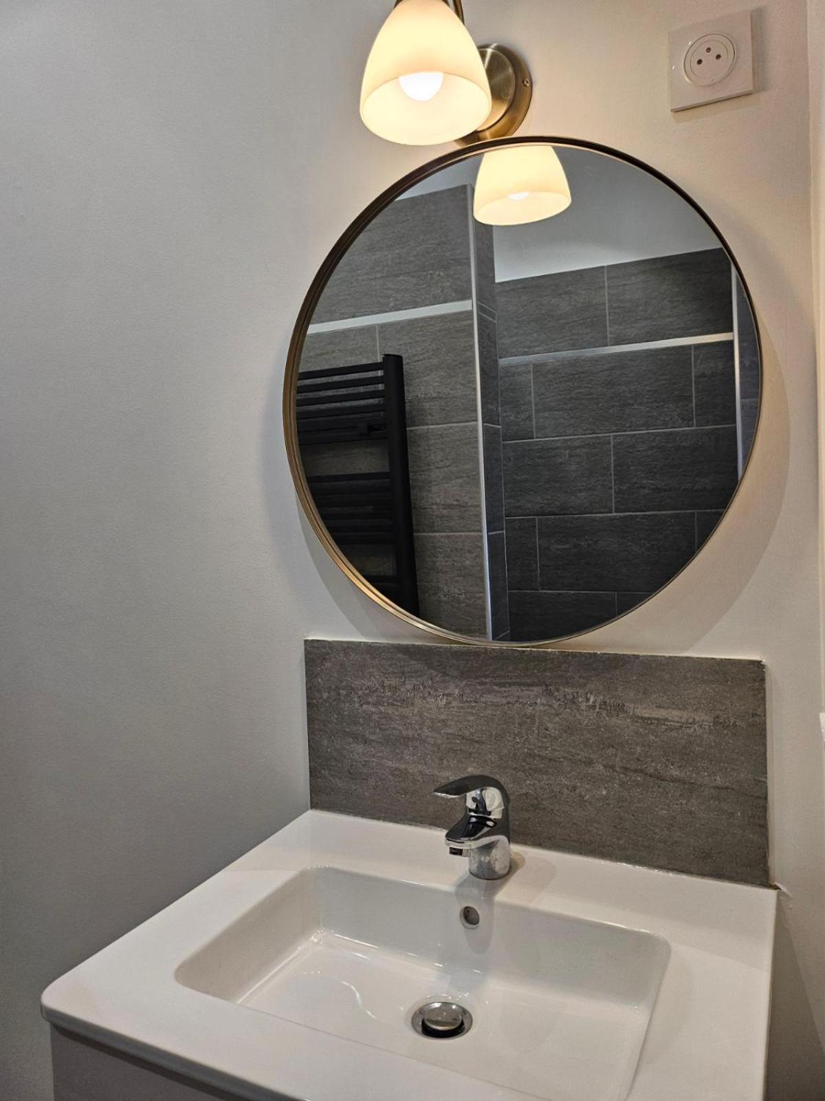Agreable Logement Avec Terrasse Saint-Victoret Esterno foto