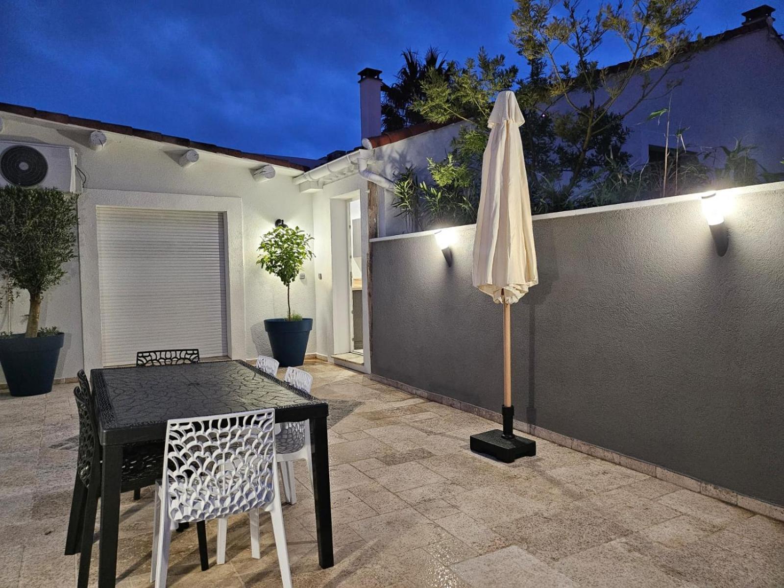 Agreable Logement Avec Terrasse Saint-Victoret Esterno foto